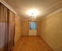 Satılır Köhnə Tikili İnşaatçılar m., Yasamal qəs., Yasamal r.