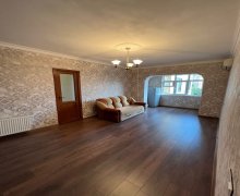 Satılır Köhnə Tikili Memar Əcəmi m., 9-cu mikrorayon, Binəqədi r.