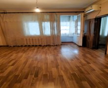 Satılır Köhnə Tikili Azadlıq m., 7-ci mikrorayon, Binəqədi r.