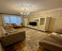 Satılır Köhnə Tikili Azadlıq m., 8-ci mikrorayon, Binəqədi r.