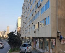 Satılır Köhnə Tikili İnşaatçılar m., Yasamal qəs., Yasamal r.