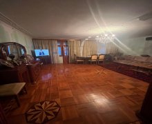 Satılır Köhnə Tikili Azadlıq m., 8-ci mikrorayon, Binəqədi r.