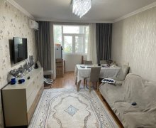 Satılır Köhnə Tikili Azadlıq m., 8-ci mikrorayon, Binəqədi r.