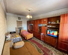 Satılır Köhnə Tikili İnşaatçılar m., Yasamal qəs., Yasamal r.