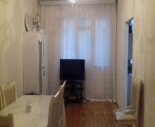 Satılır Köhnə Tikili Azadlıq m., 7-ci mikrorayon, Binəqədi r. Satılır Köhnə Tikili Azadlıq m., 7-ci mikrorayon, Binəqədi r.