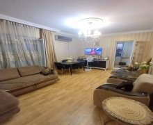 Satılır Köhnə Tikili Azadlıq m., 8-ci mikrorayon, Binəqədi r. Satılır Köhnə Tikili Azadlıq m., 8-ci mikrorayon, Binəqədi r.