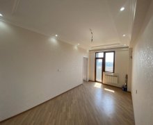 Satılır Yeni Tikili Yeni Günəşli qəs., Suraxanı r.