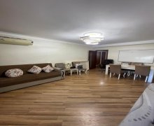 Satılır Köhnə Tikili İnşaatçılar m., Yasamal qəs., Yasamal r.