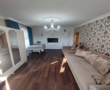 Satılır Köhnə Tikili Azadlıq m., 8-ci mikrorayon, Binəqədi r.