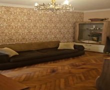 Satılır Köhnə Tikili İnşaatçılar m., Yasamal qəs., Yasamal r.