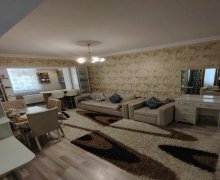 Satılır Köhnə Tikili Azadlıq m., 8-ci mikrorayon, Binəqədi r.