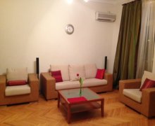 Kirayə (aylıq) Köhnə Tikili İçərişəhər m., Səbail r. Kirayə (aylıq) Köhnə Tikili İçərişəhər m., Səbail r.