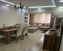 Satılır Köhnə Tikili Azadlıq m., 8-ci mikrorayon, Binəqədi r. Satılır Köhnə Tikili Azadlıq m., 8-ci mikrorayon, Binəqədi r.