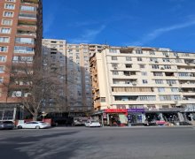 Satılır Köhnə Tikili Memar Əcəmi m., 9-cu mikrorayon, Binəqədi r.