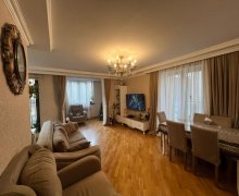 Satılır Köhnə Tikili Elmlər akademiyası m., Yasamal r.