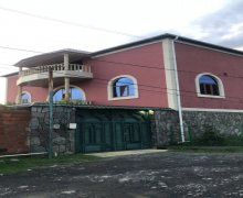 Satılır Həyət evi/villa Qax ş. Satılır Həyət evi/villa Qax ş.