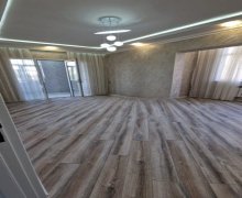 Satılır Köhnə Tikili Azadlıq m., 8-ci mikrorayon, Binəqədi r.