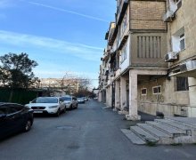 Satılır Köhnə Tikili Qara Qarayev m., 8-ci kilometr, Nizami r. Satılır Köhnə Tikili Qara Qarayev m., 8-ci kilometr, Nizami r.