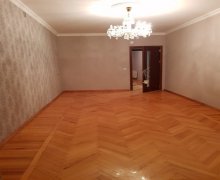 Satılır Köhnə Tikili Azadlıq m., 8-ci mikrorayon, Binəqədi r.