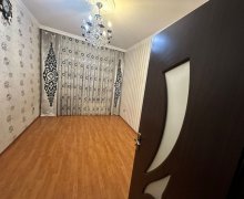 Satılır Köhnə Tikili Azadlıq m., 8-ci mikrorayon, Binəqədi r.