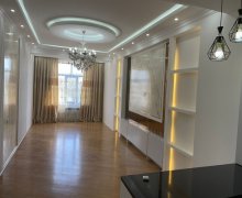 Satılır Yeni Tikili Azadlıq m., 8-ci mikrorayon, Binəqədi r.