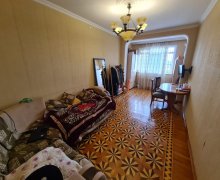 Satılır Köhnə Tikili Azadlıq m., 8-ci mikrorayon, Binəqədi r.