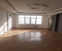 Satılır Yeni Tikili Elmlər akademiyası m., Yasamal r.