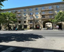 Satılır Köhnə Tikili Nizami m., Yasamal r.