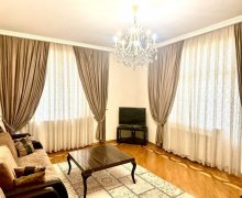 Satılır Yeni Tikili Elmlər akademiyası m., Yasamal r.