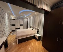 Satılır Köhnə Tikili Azadlıq m., 8-ci mikrorayon, Binəqədi r.