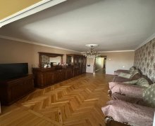 Satılır Köhnə Tikili Gənclik m., 8-ci mikrorayon, Binəqədi r.