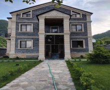 Kirayə (günlük) Həyət evi/villa Qax ş. Kirayə (günlük) Həyət evi/villa Qax ş.