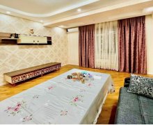 qara qarayevde satilan evler Qara Qarayev m., Nizami r.