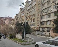 Satılır Köhnə Tikili Memar Əcəmi m., 9-cu mikrorayon, Binəqədi r.