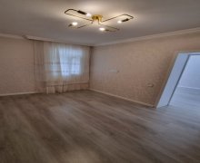 Satılır Köhnə Tikili Azadlıq m., 8-ci mikrorayon, Binəqədi r.