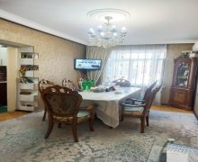 Satılır Köhnə Tikili Azadlıq m., 8-ci mikrorayon, Binəqədi r.