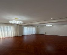 Satılır Köhnə Tikili Əhmədli m., Köhnə Günəşli qəs., Xətai r.