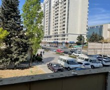 Satılır Köhnə Tikili Azadlıq m., 8-ci mikrorayon, Binəqədi r.