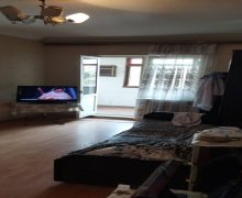 Satılır Köhnə Tikili Azadlıq m., 8-ci mikrorayon, Binəqədi r.