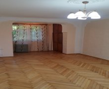 Satılır Köhnə Tikili Azadlıq m., 8-ci mikrorayon, Binəqədi r.