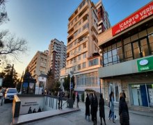 Satılır Köhnə Tikili Qara Qarayev m., Nizami r. Satılır Köhnə Tikili Qara Qarayev m., Nizami r.