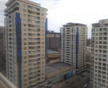 Satılır Yeni Tikili Azadlıq m., 8-ci mikrorayon, Binəqədi r.