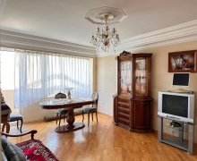 Satılır Köhnə Tikili Elmlər akademiyası m., Yasamal r.