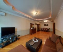 Satılır Yeni Tikili Azadlıq m., 8-ci mikrorayon, Binəqədi r.