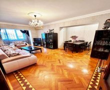 Satılır Köhnə Tikili Azadlıq m., 8-ci mikrorayon, Binəqədi r.