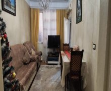 Satılır Köhnə Tikili Memar Əcəmi m., 9-cu mikrorayon, Binəqədi r.