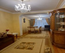 Satılır Köhnə Tikili Azadlıq m., 8-ci mikrorayon, Binəqədi r.