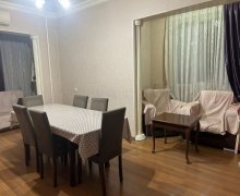 Satılır Köhnə Tikili Azadlıq m., 8-ci mikrorayon, Binəqədi r. Satılır Köhnə Tikili Azadlıq m., 8-ci mikrorayon, Binəqədi r.