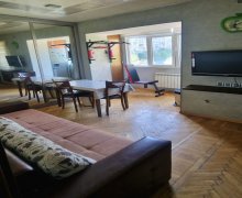 Satılır Köhnə Tikili İnşaatçılar m., Yasamal qəs., Yasamal r.