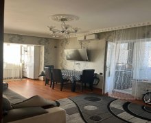 Satılır Köhnə Tikili Xalqlar dostluğu m., 8-ci kilometr, Nizami r.